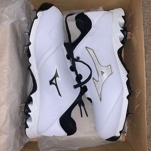 Mizuno Softball Cleats (size 10)